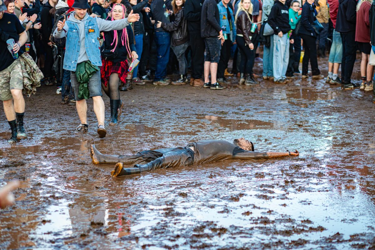 Festival People in mud at Rock for People