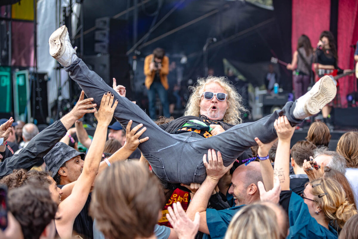 Crowdsurfer