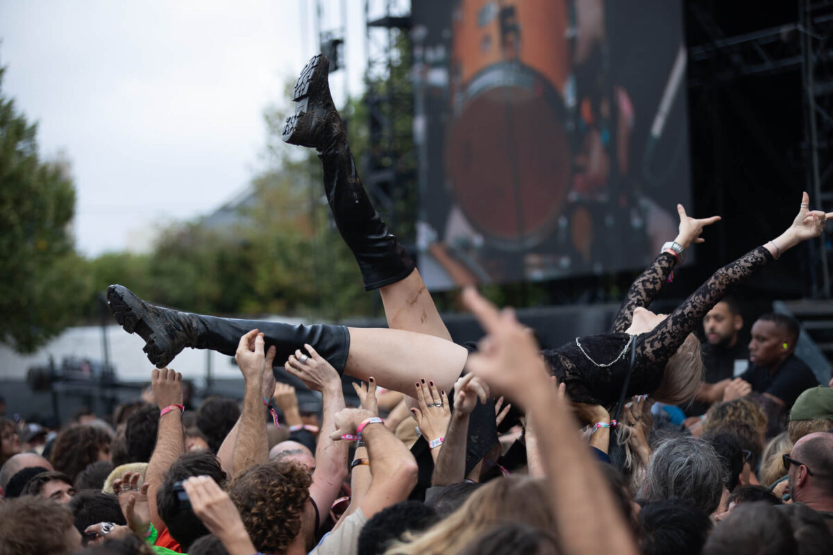 Crowdsurfing at Rock en Seine